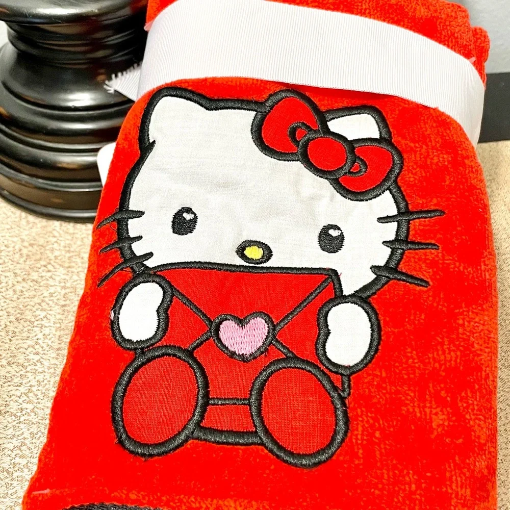 NWT Set of 2 HELLO KITTY Hand Towels